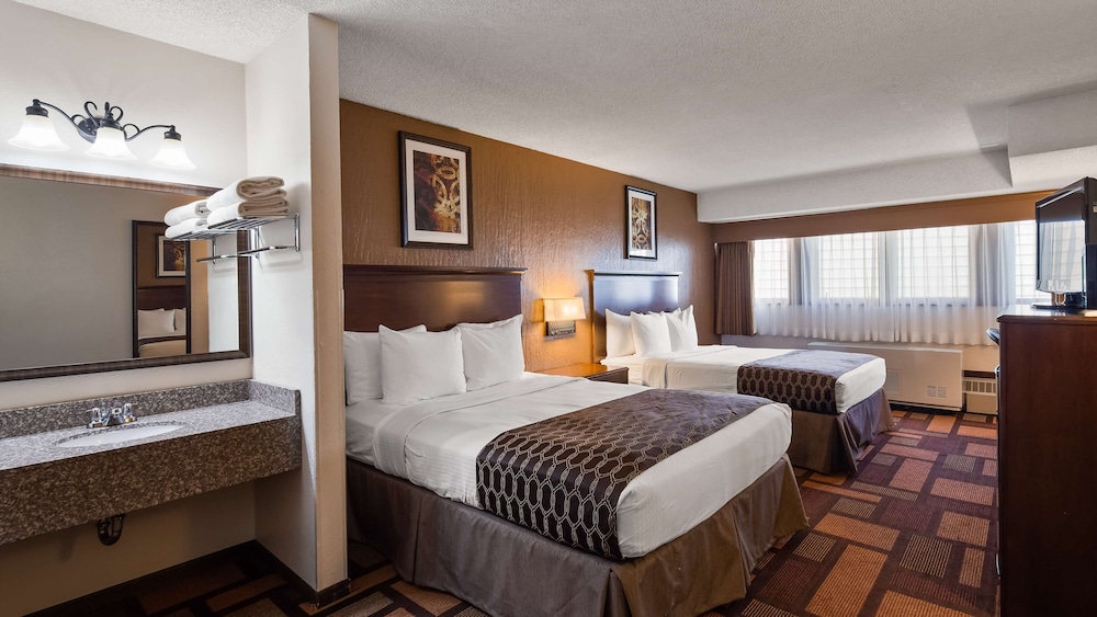 Suite, 2 Queen Beds, Non Smoking, Refrigerator & Microwave - Photo 4
