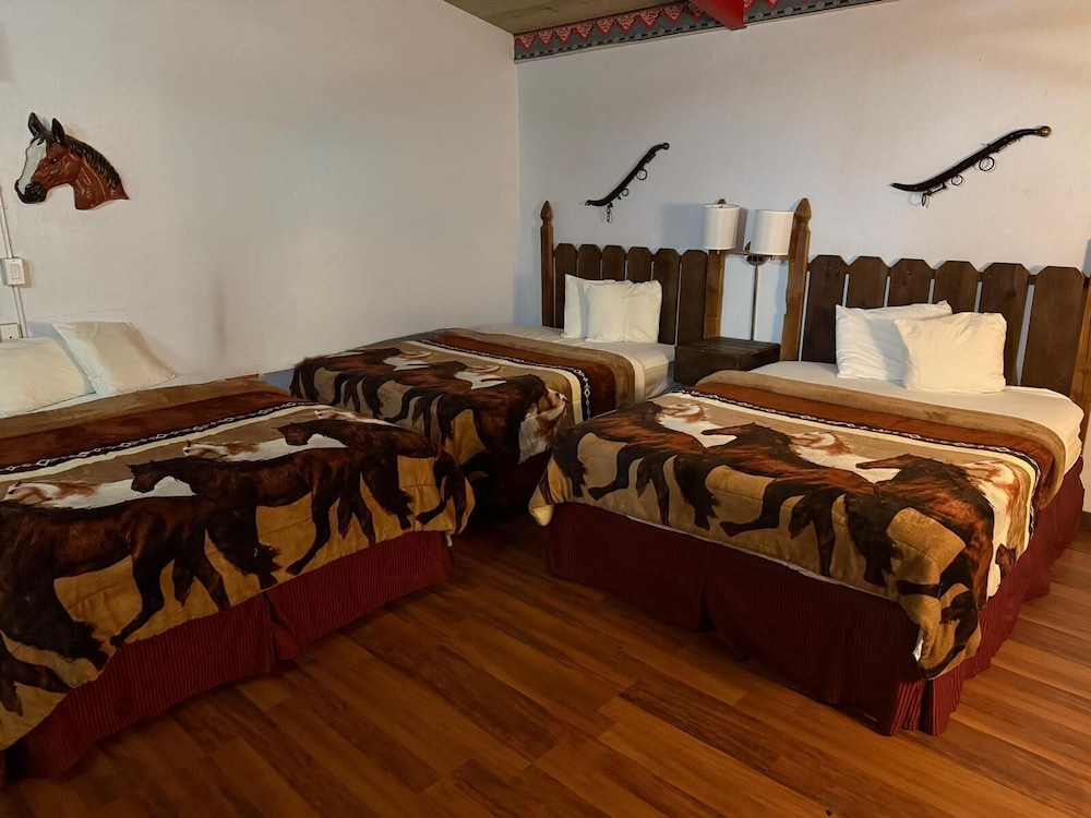 3 Queen size bed room photo 1