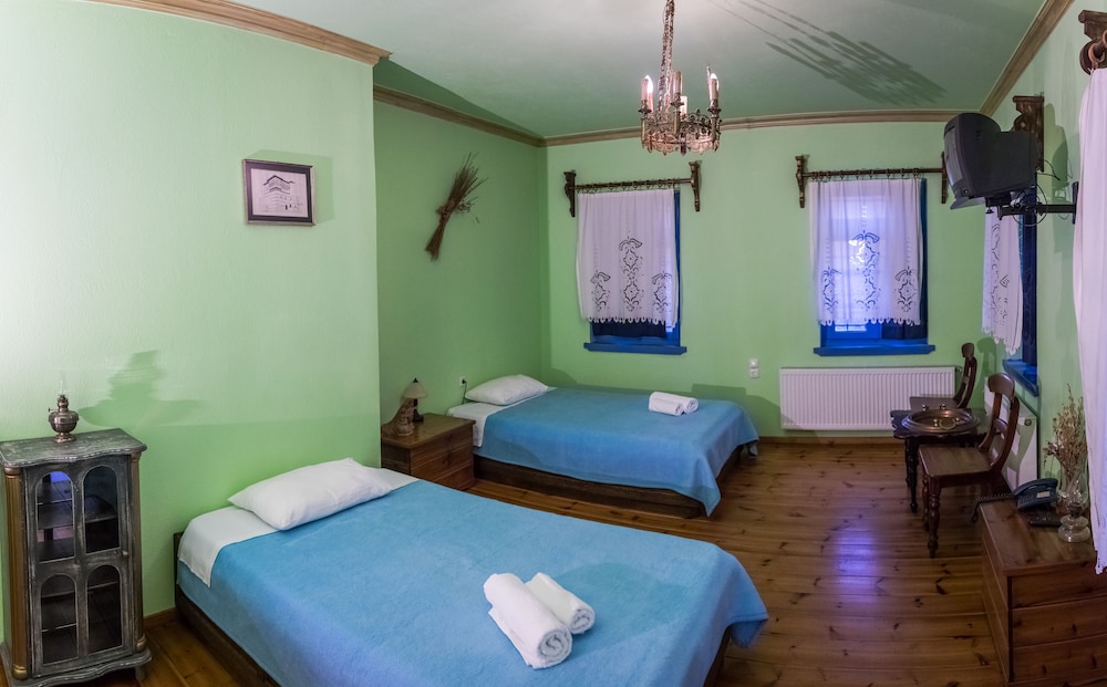 Classic Twin Room, Mountain View, Mountainside photo 3