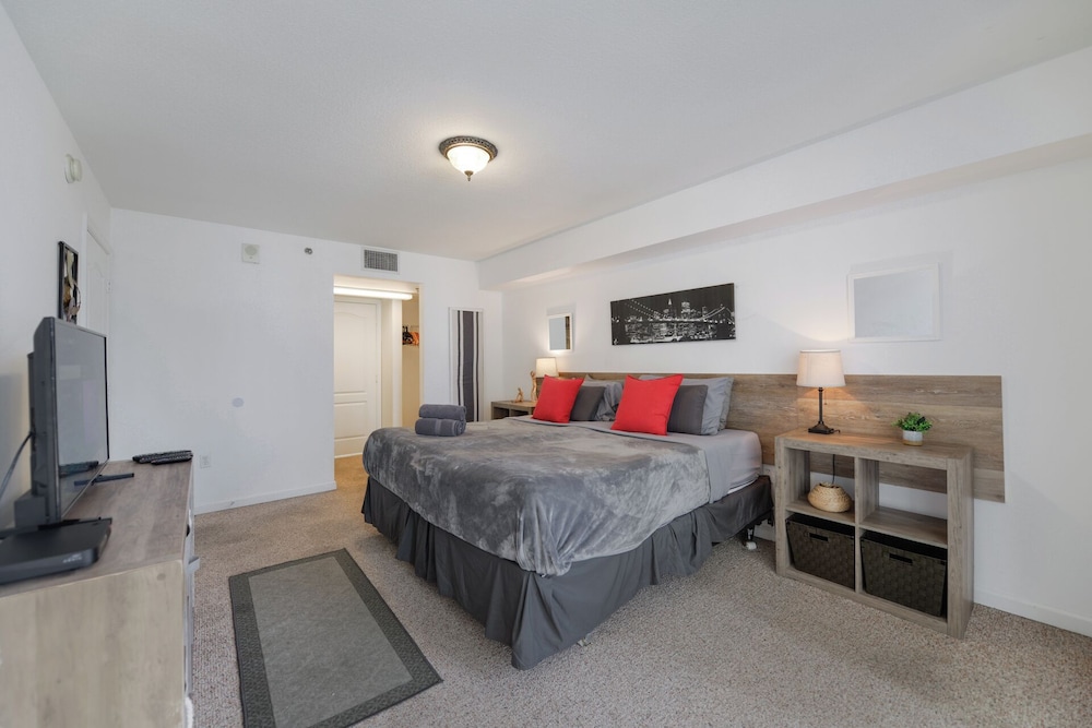Deluxe Condo photo 1