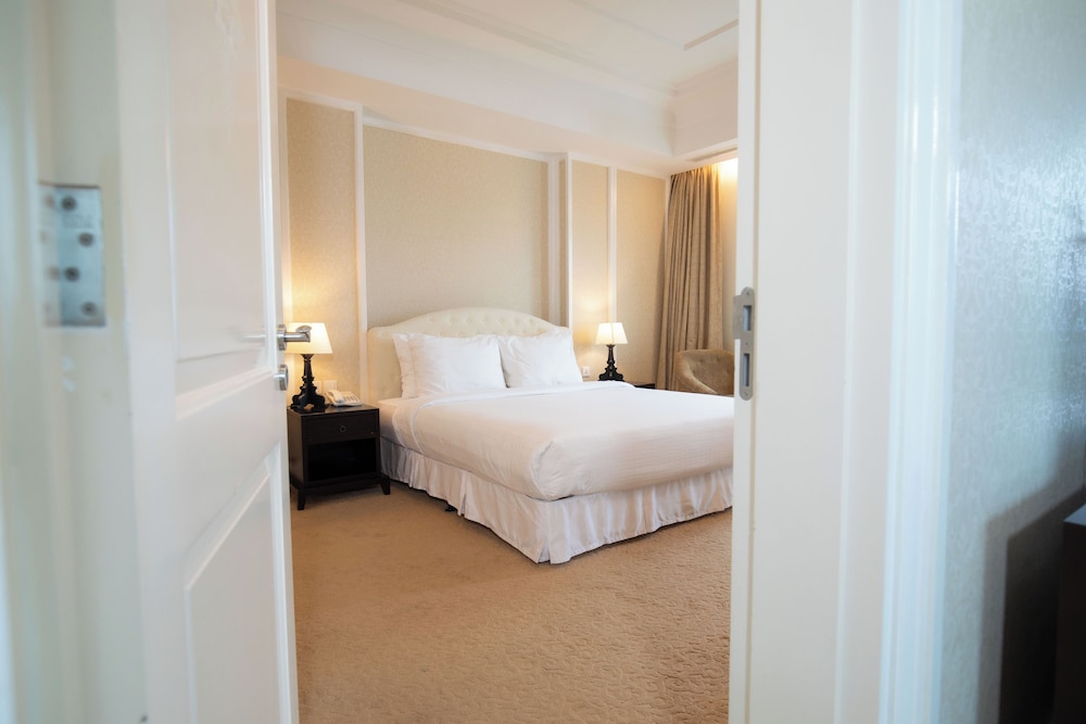 Executive Suite, 1 King Bed - Photo 9