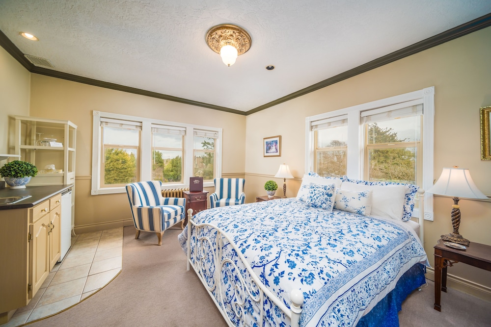 Tudor - Standard Partial Room, 1 Queen Bed