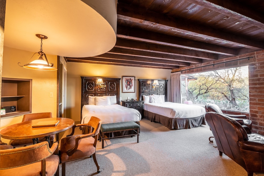 Room (Desert Garden Casita Deluxe with 2 Qu)