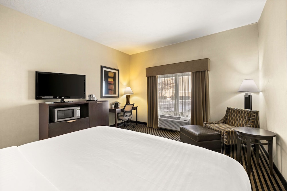 Room, 1 King Bed - Photo 2