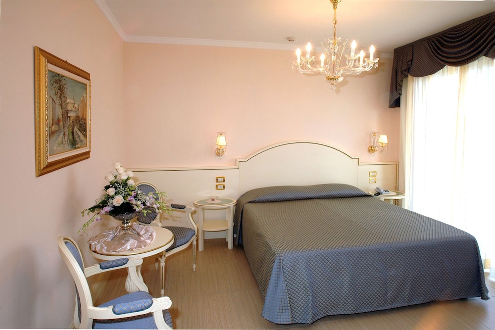 Deluxe Room, Multiple Beds, Balcony (Twin bed on request) photo 3