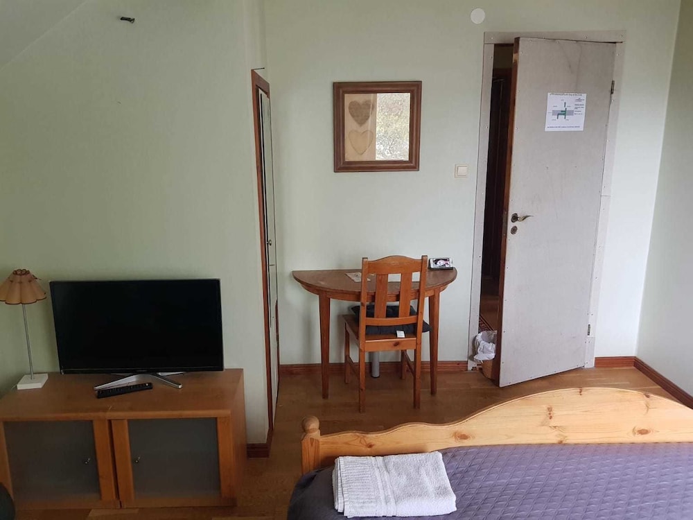 Business Single Room, 1 Queen Bed photo 3
