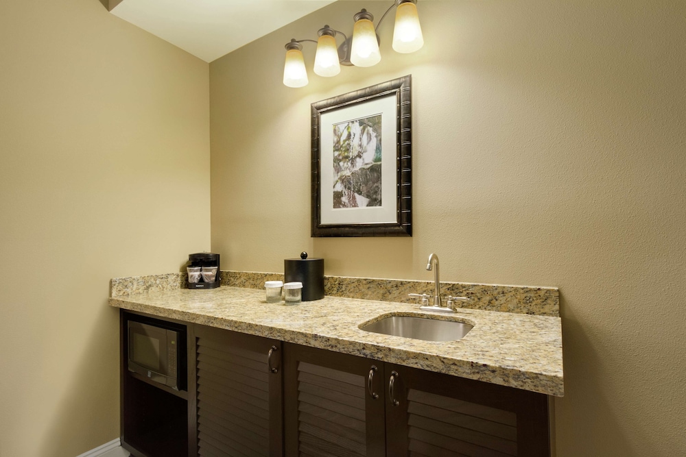 Suite, 2 Queen Beds, Accessible, Bathtub