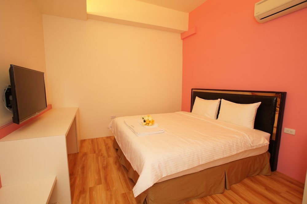 Economy Double Room, No Windows photo 2