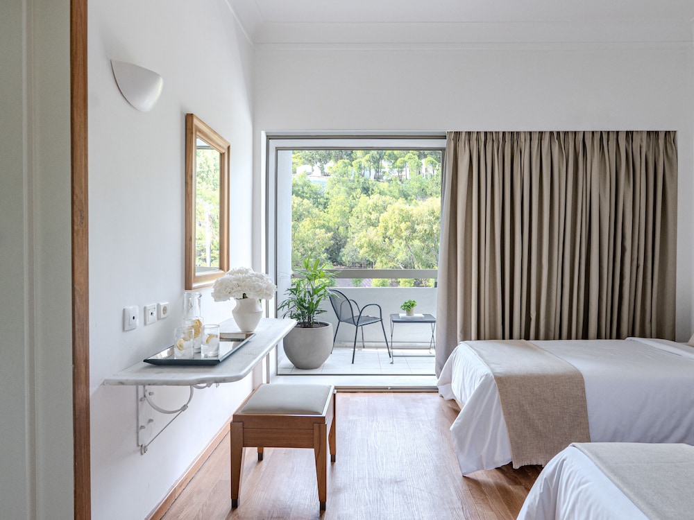 Premier Family Guestroom Inland View - Photo 2