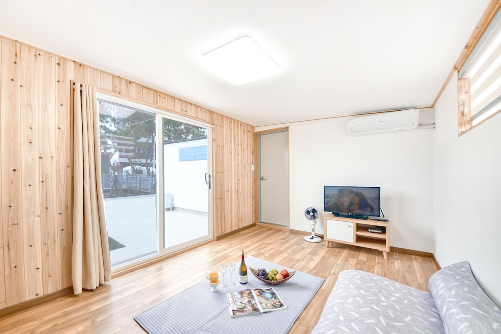Basic Room, 1 Bedroom (Dokchaepension1) photo 2