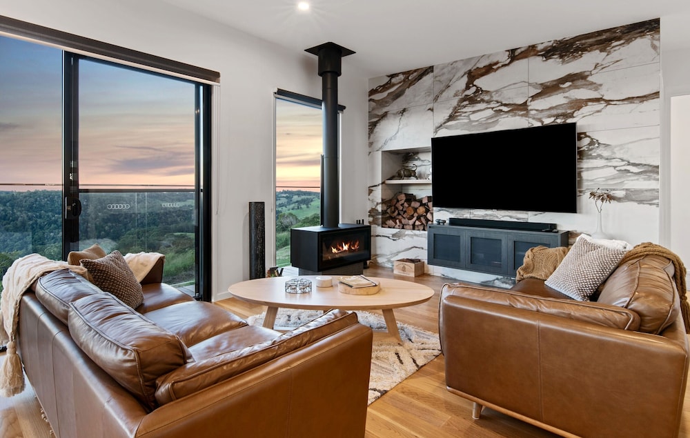 Luxury Cabin, 3 Bedrooms, Mountain View photo 3
