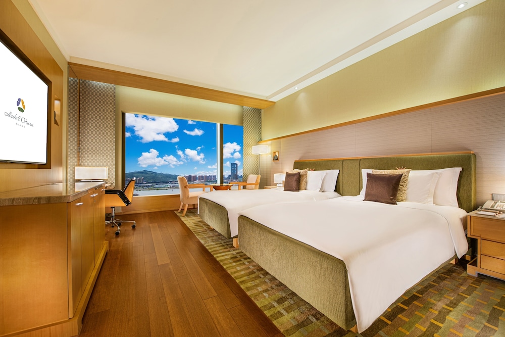Okura Deluxe Room