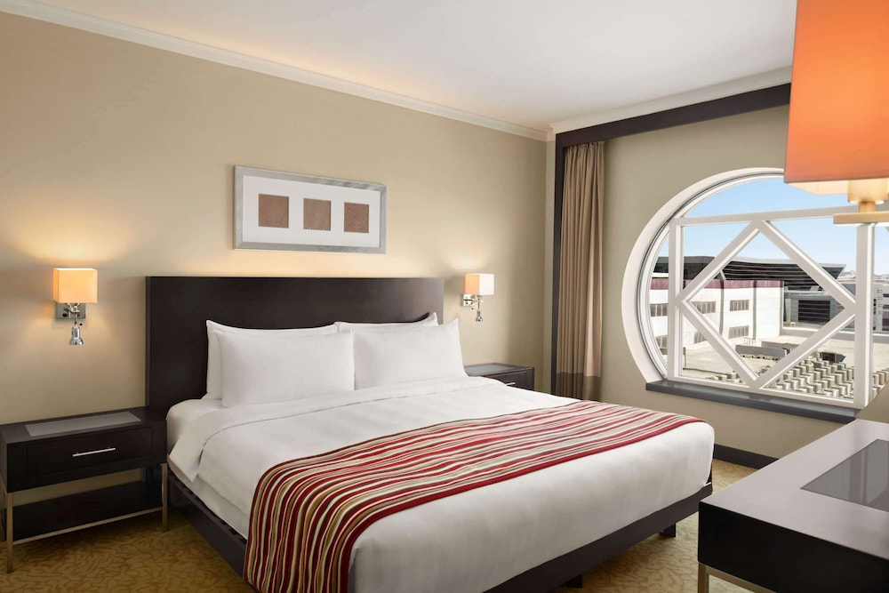 Executive Suite, 1 King Bed, Non Smoking photo 1