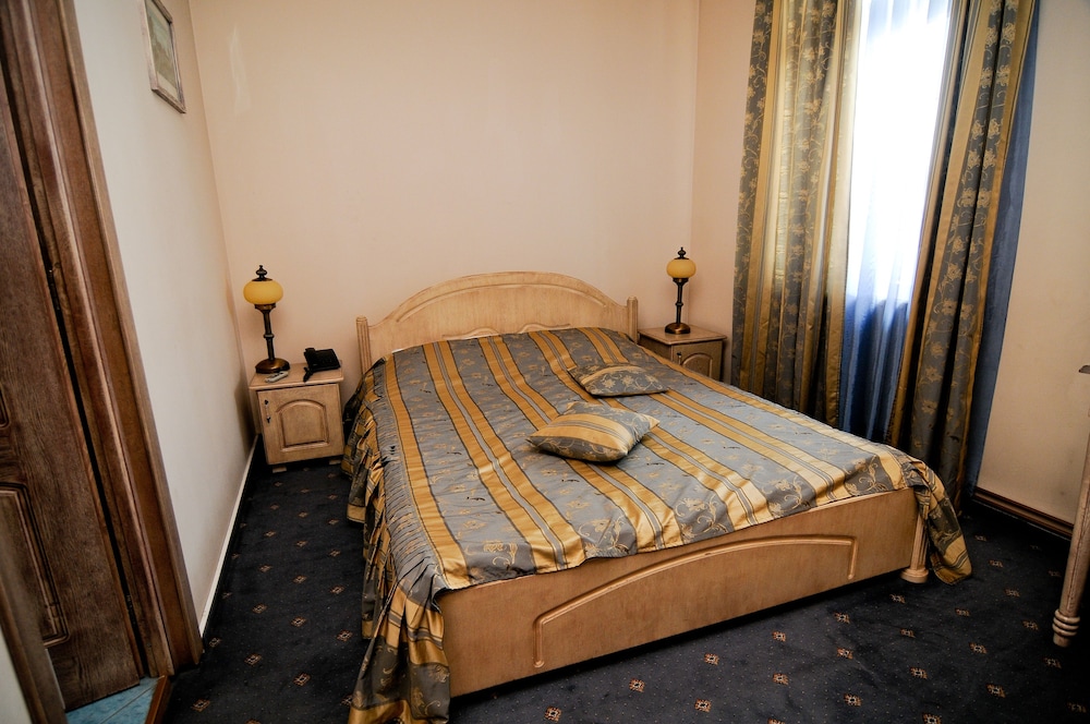 Deluxe Studio Suite, 2 Bedrooms, Balcony, Courtyard View photo 1