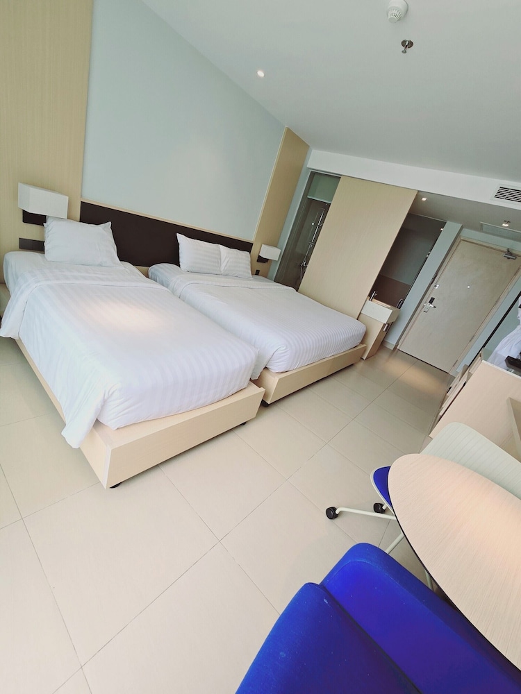 Deluxe Room, Partial Sea View photo 2