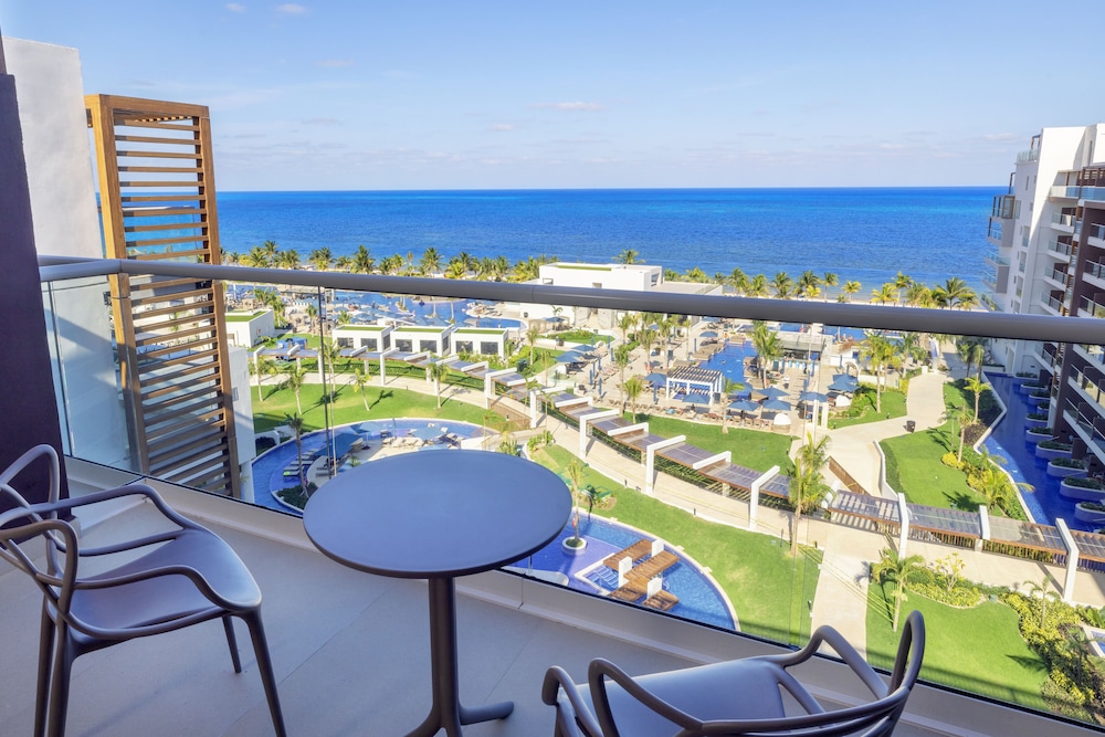Luxury Junior Suite Ocean Front Diamond Club - Photo 1