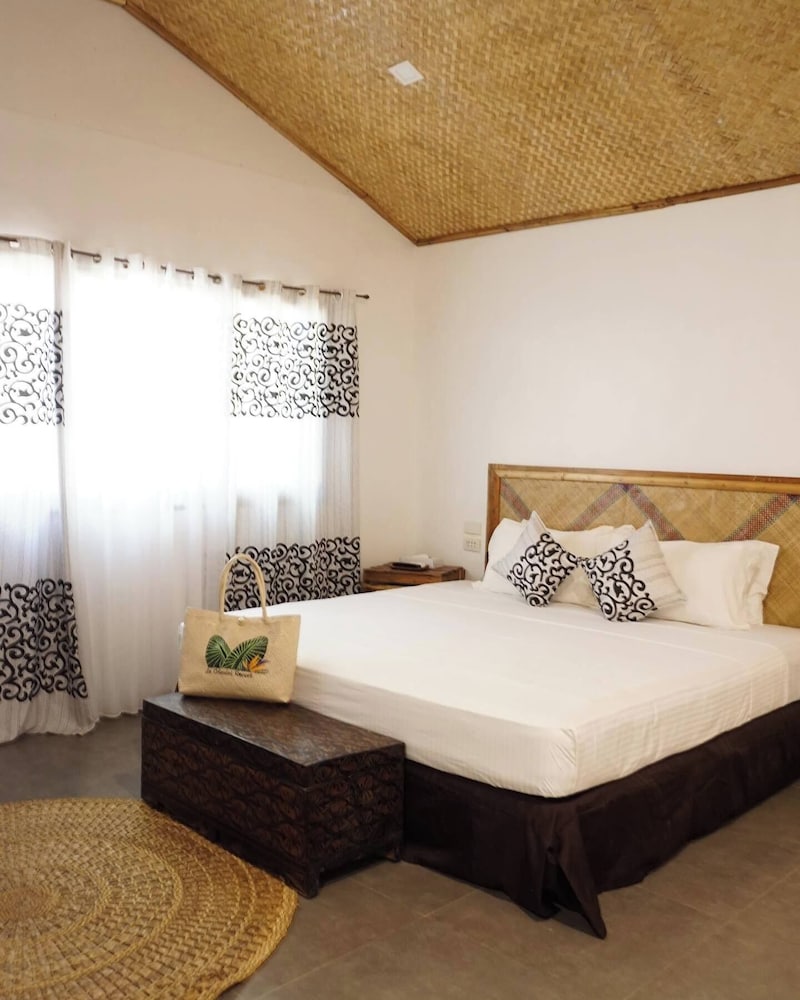 Deluxe Suite, Pool View