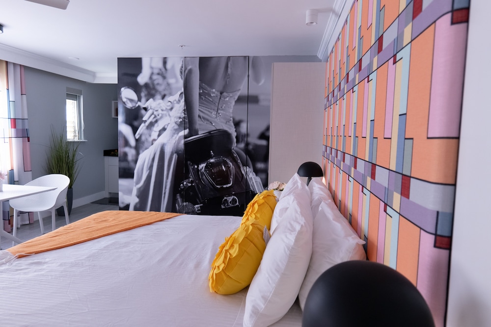 Fashion Suite, One King Bed