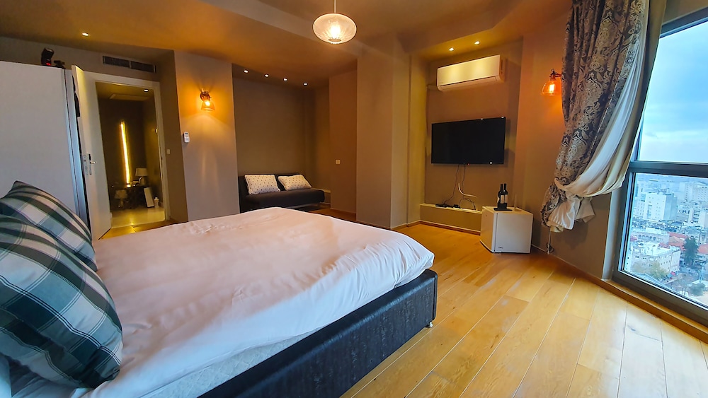 Superior Quadruple Room, City View photo 1