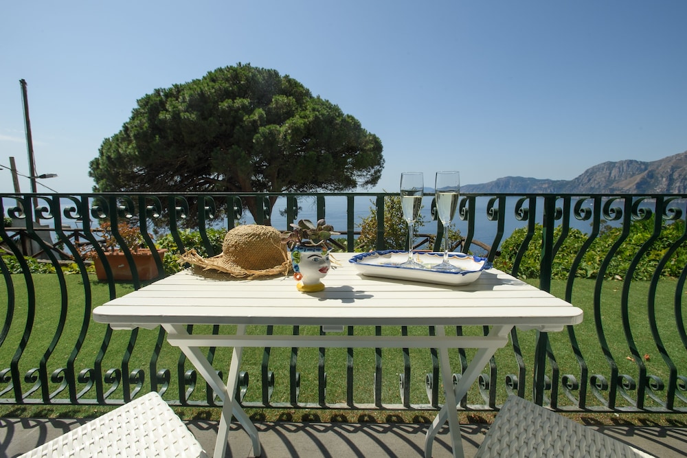 Classic Double Room, 1 Queen Bed, Balcony, Sea View photo 3