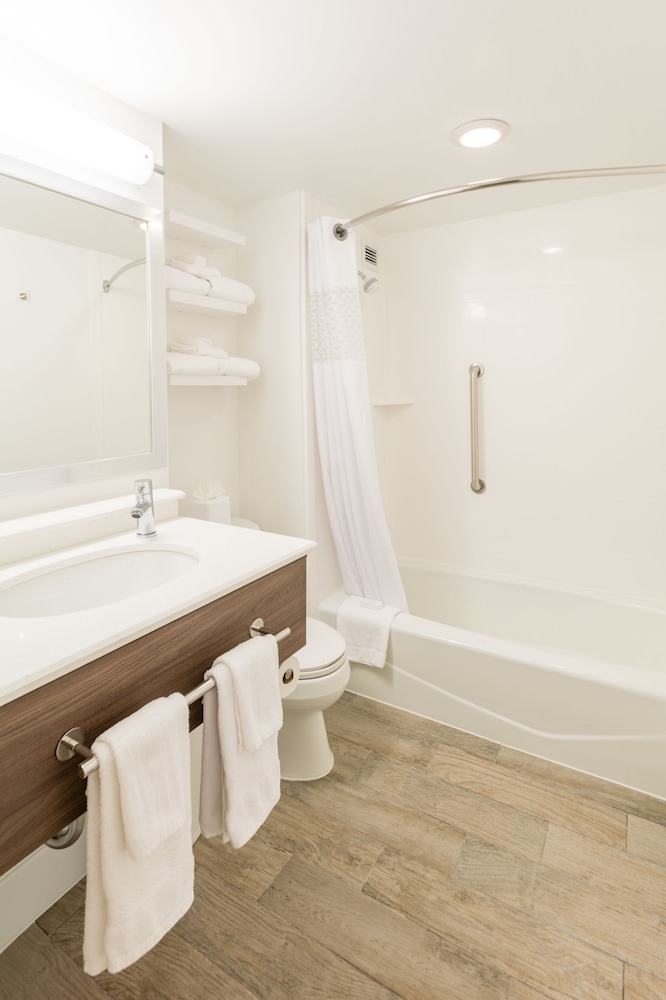 Room, 1 King Bed, Accessible - Photo 6