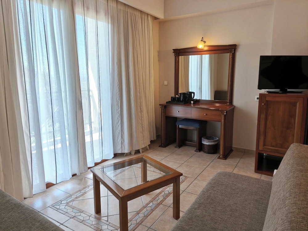 Standard Double or Twin Room, Non Smoking, Balcony - Photo 3