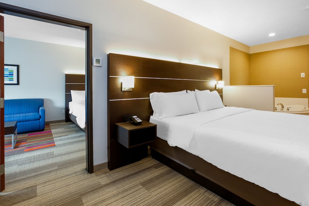 Suite, 2 Bedrooms - Photo 1