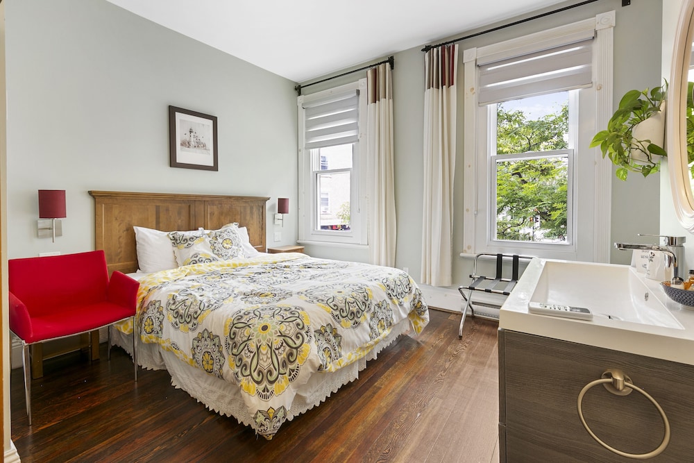 Standard Room, 1 Queen Bed