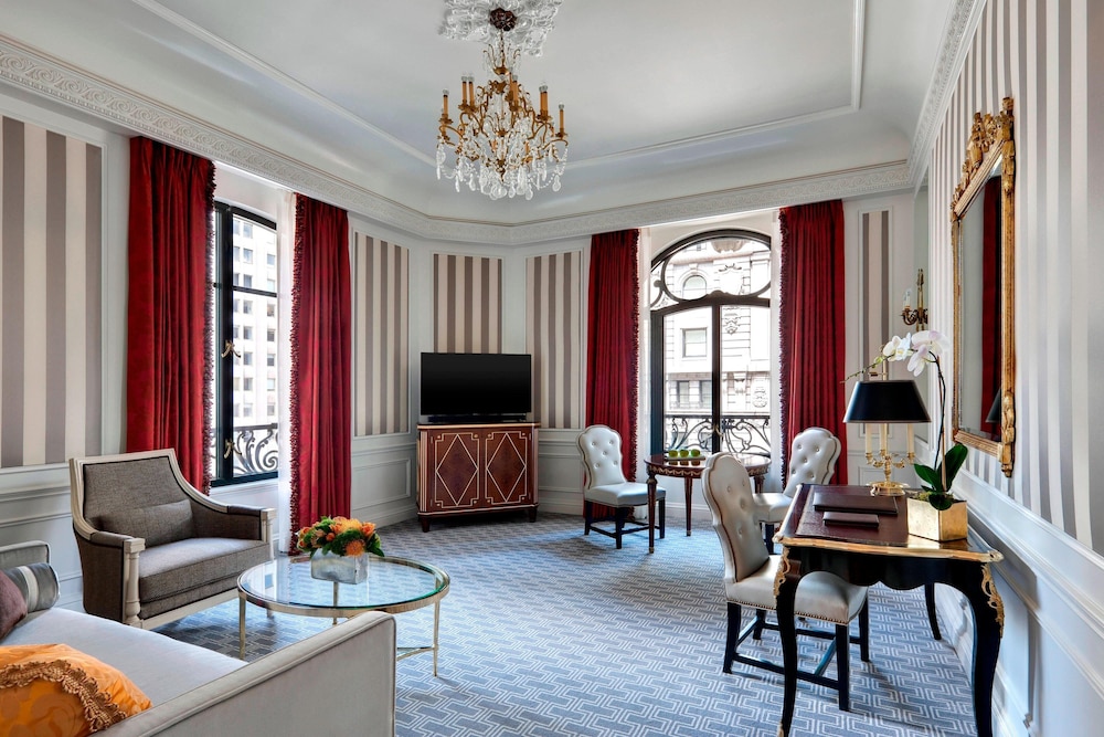 Suite, 1 Bedroom, Roll-in Shower (Butler Service Included)