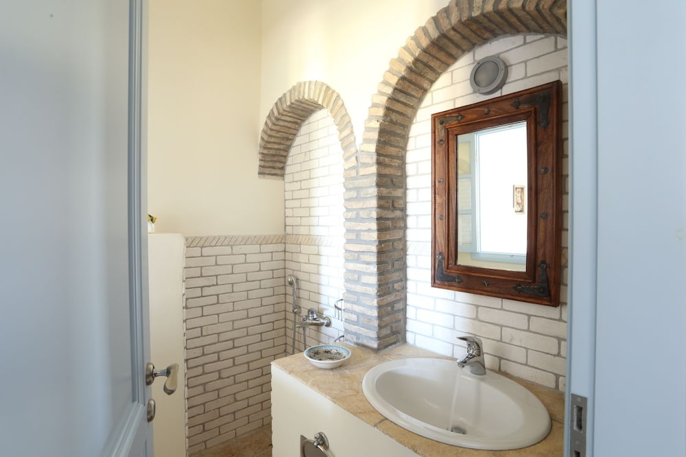 Panoramic House photo 2