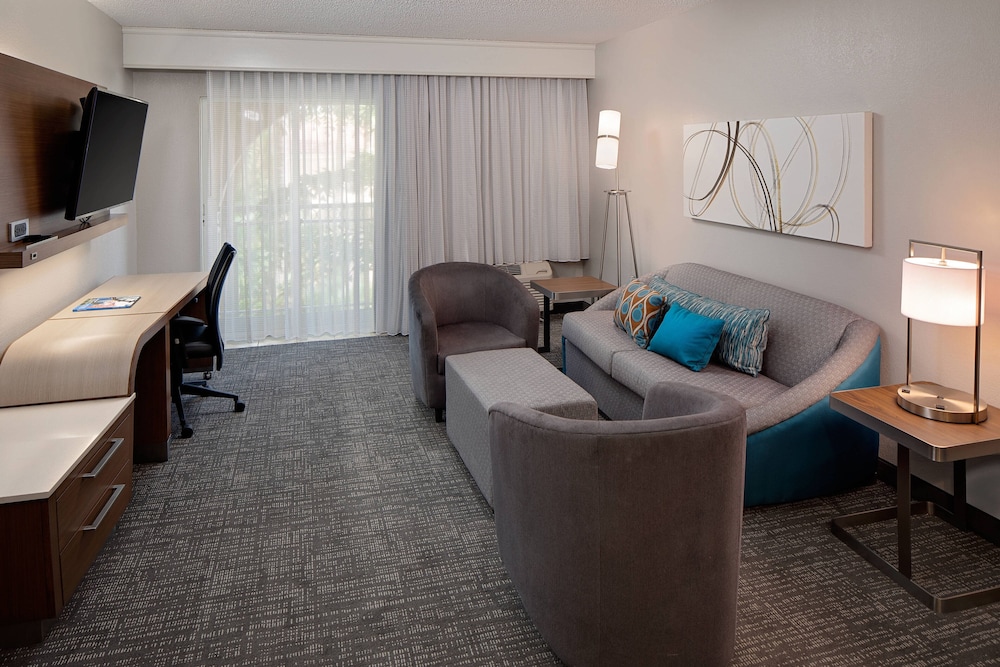 Suite, 1 Bedroom - Photo 7