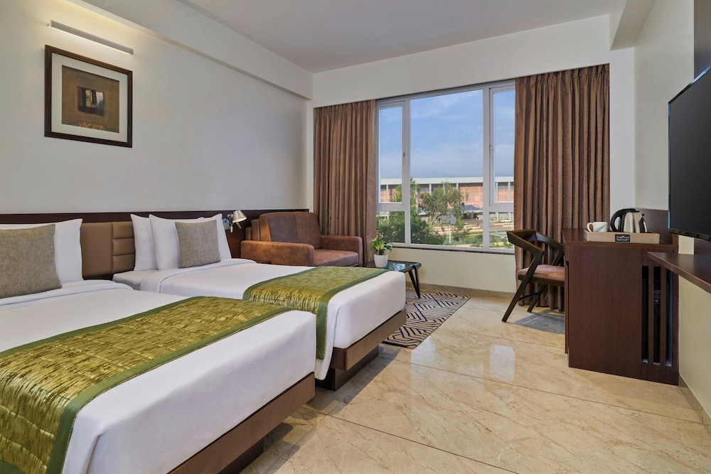 Room, 2 Twin Beds, City View - Photo 1