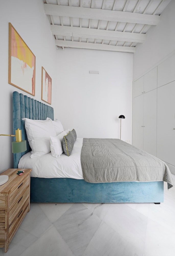 1 Bedroom Apartment with Sofa Bed - Photo 3