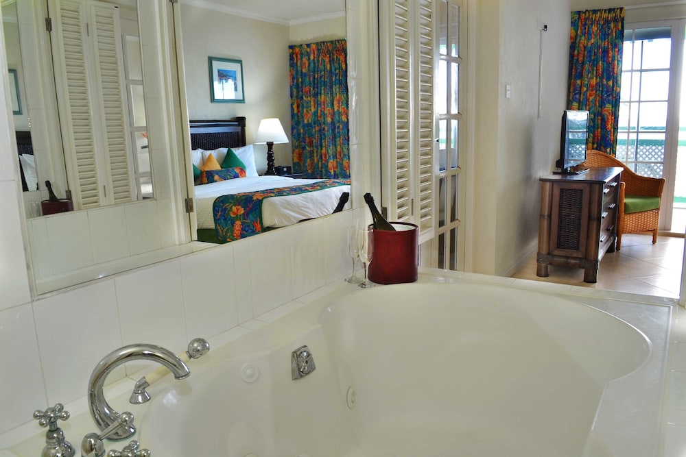 Deluxe Suite, 1 Bedroom, Jetted Tub, Ocean View photo 2