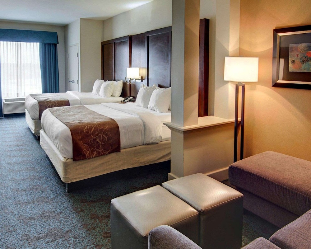 Suite, 2 Queen Beds, Accessible Roll-In Shower, Non Smoking photo 2