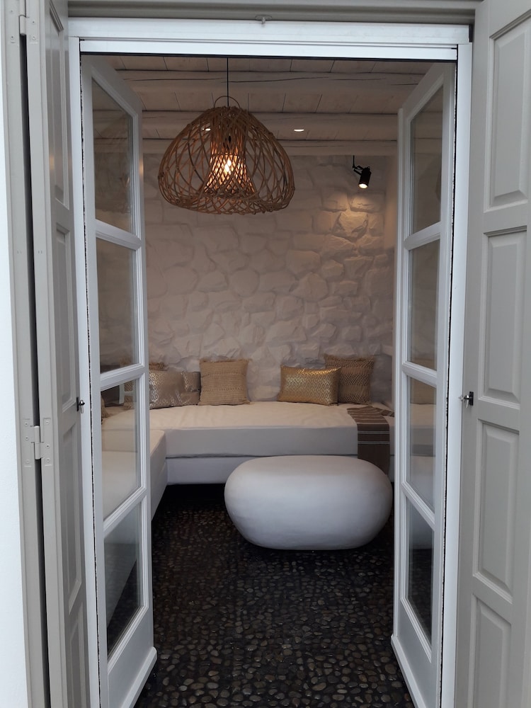 Romantic Studio Suite, Multiple Beds, Ground Floor photo 2