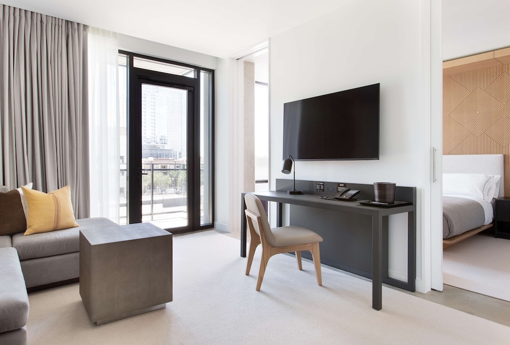 Suite, 1 King Bed, Balcony