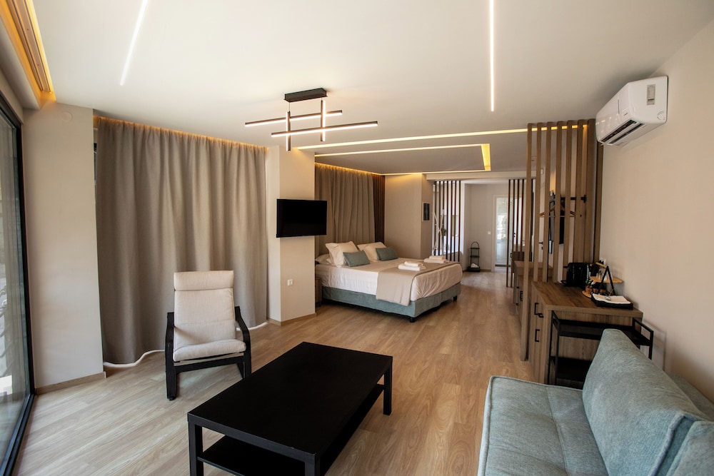 Luxury Spot B Grand City Balcony Escape photo 1