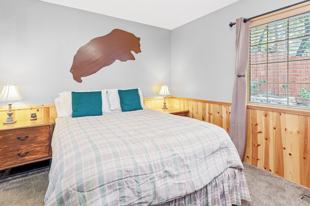 House, Multiple Beds, Patio, Mountain View photo 1