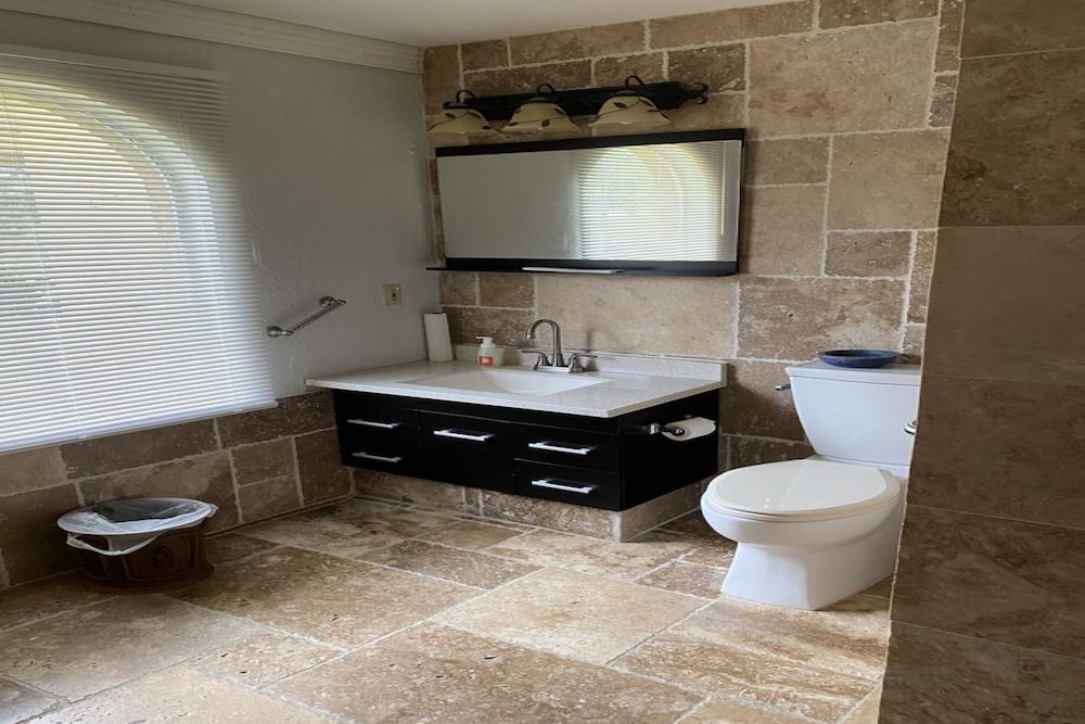 Room, 1 Twin Bed, Accessible, Shared Bathroom