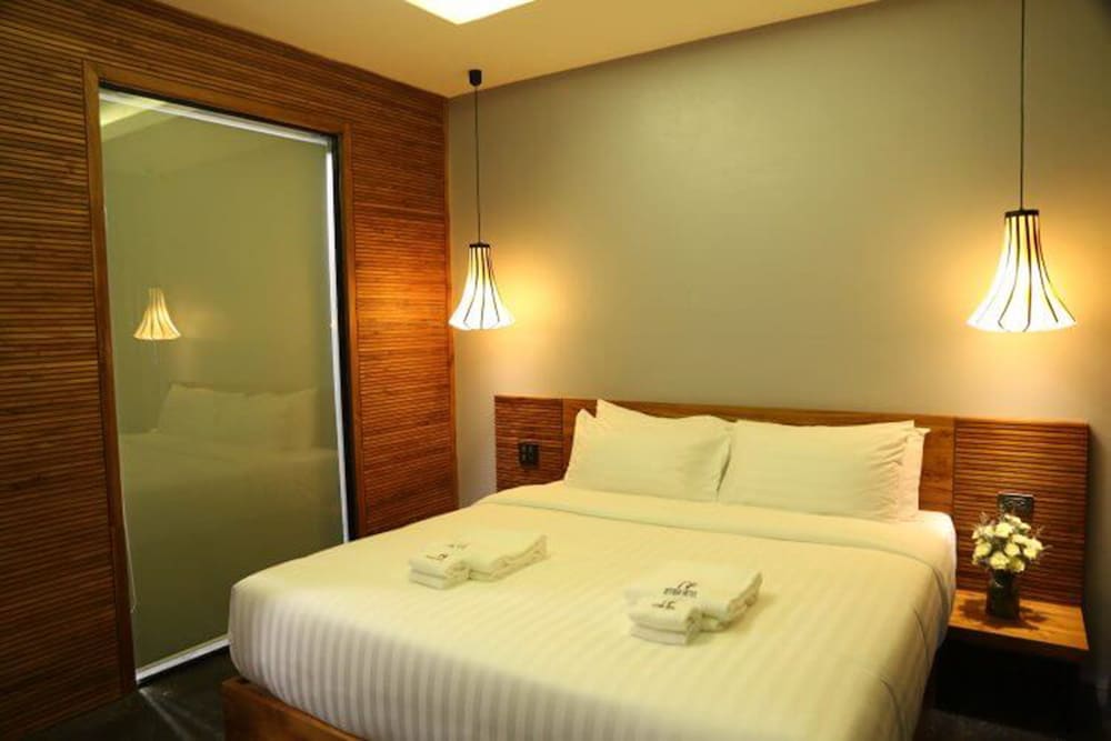 Deluxe Double Room - Photo 8