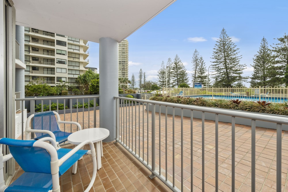 Apartment, 1 Bedroom, Pool View photo 2
