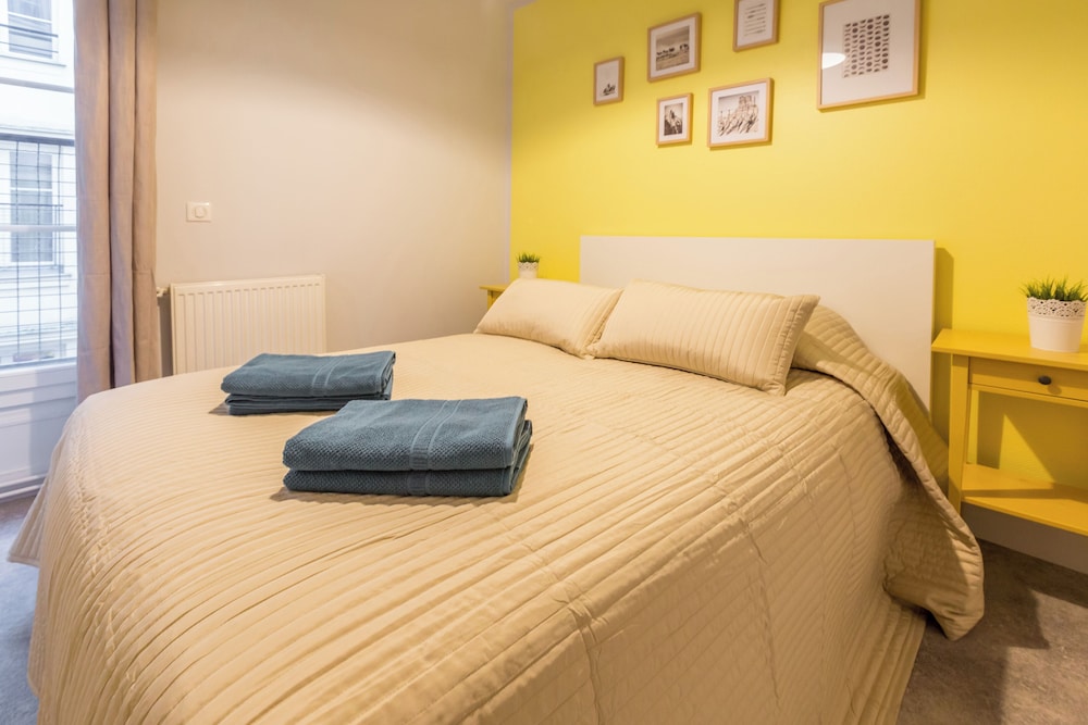 Apartment photo 2
