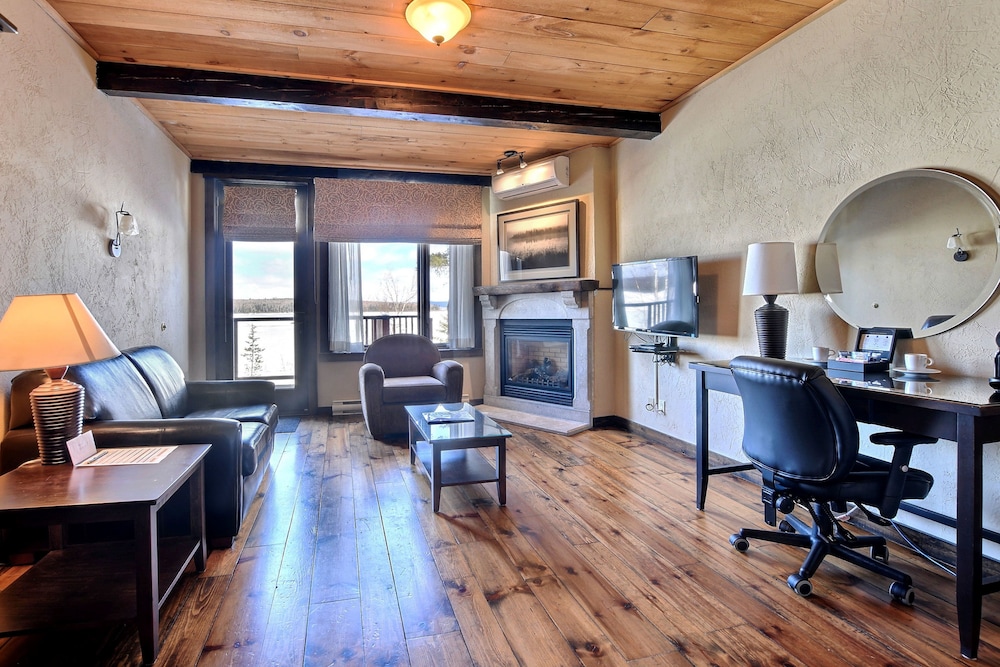 Grand Classic Condo photo 3