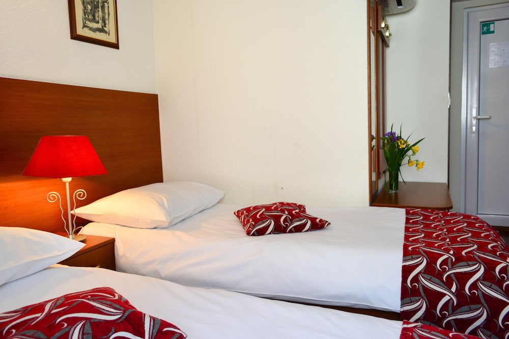 Economy Double or Twin Room, City View photo 2