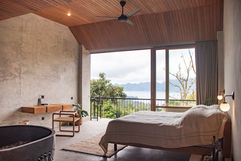 Deluxe Lake View - Photo 1