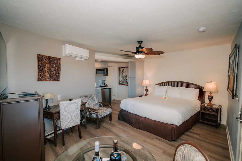 Deluxe Room, 1 King Bed, Ocean View