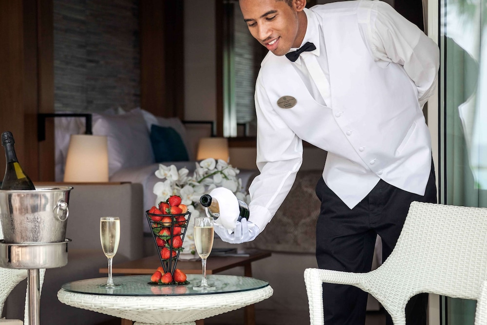 Suite, 1 King Bed, Ocean View (sunset Swim-out Butler Suite)