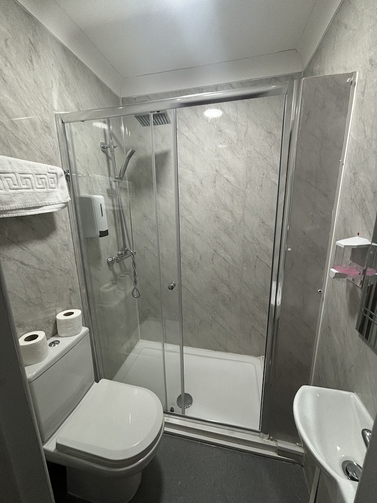 Standard Twin Room, 2 Double Beds - Photo 14