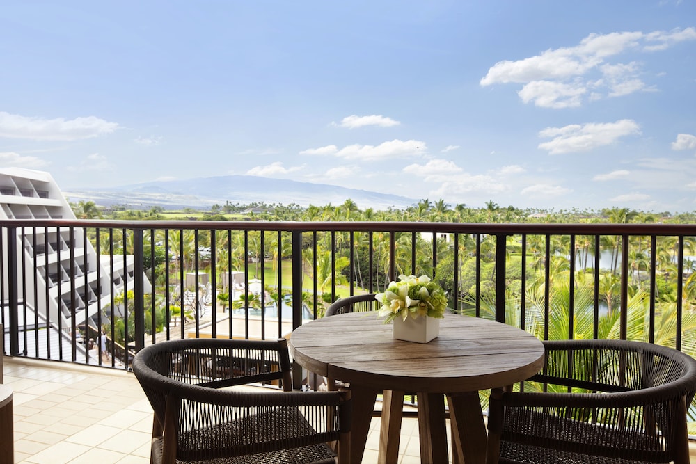 Room, 1 King Bed, Partial Ocean View